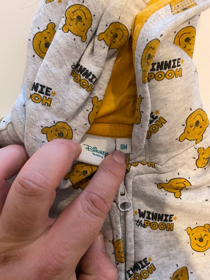 Lot gilet et teeshirt Winnie l’ourson Disney baby 6 mois - photo numéro 5