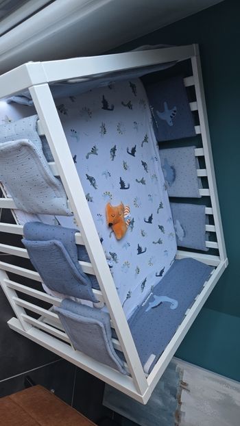 Parc bebe + matelas + tour et tapis de parc