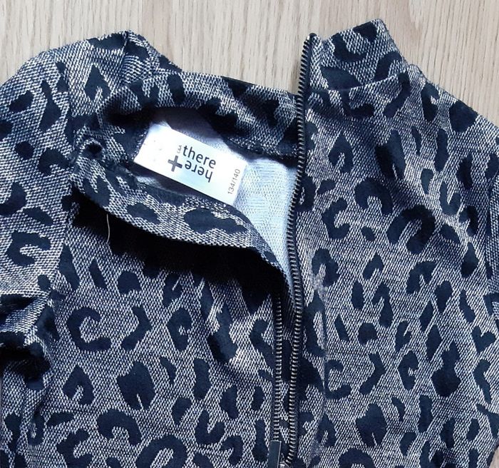 Belle robe/ Prachtige grijze jurk van c&a 134-140cm, - photo numéro 4