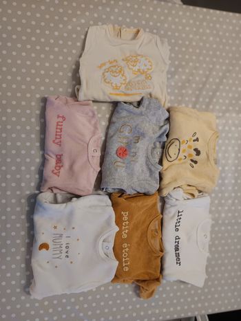 Lot de 7 pyjamas 1 mois kiabi