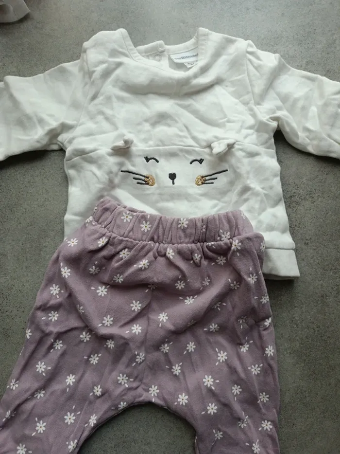 Ensemble Vertbaudet 60cm chat fleurs violet pull et pantalon - photo numéro 3