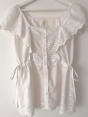 Magnifique haut blanc brodé / ajouré Pepe Jeans taille M avec liens à nouer