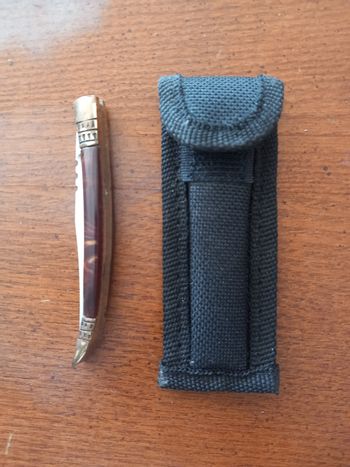 Couteau pliant avec etui