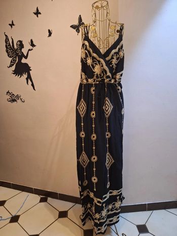 Robe longue noire brodée
