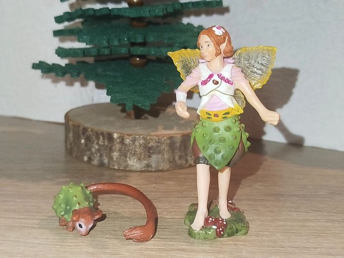 Schleich Bayala Figurine elfe et son petit écureuil - photo numéro 3