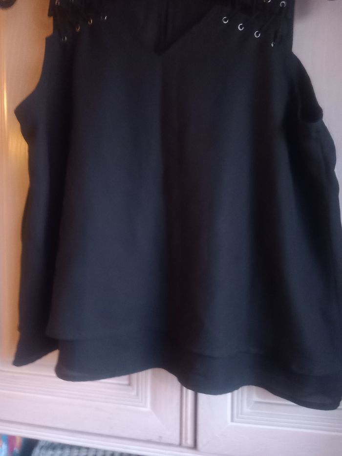 Débardeur ajourés sur les épaules - photo numéro 2