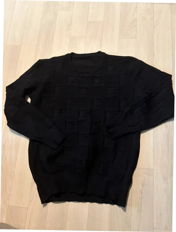 Très beau Pull noir 14 ans