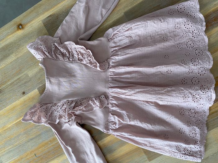 Robe broderie rose/lila poudré - photo numéro 5