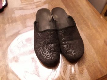 chaussons femme noirs talons 4 cm comme neufs