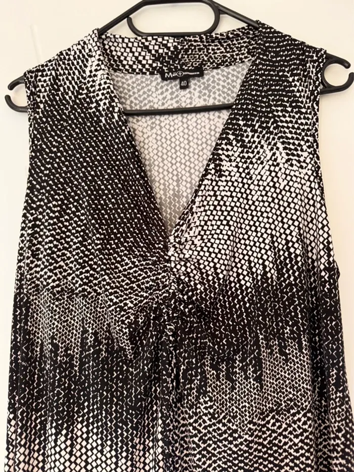 Robe noire et blanche taille 40 - photo numéro 2