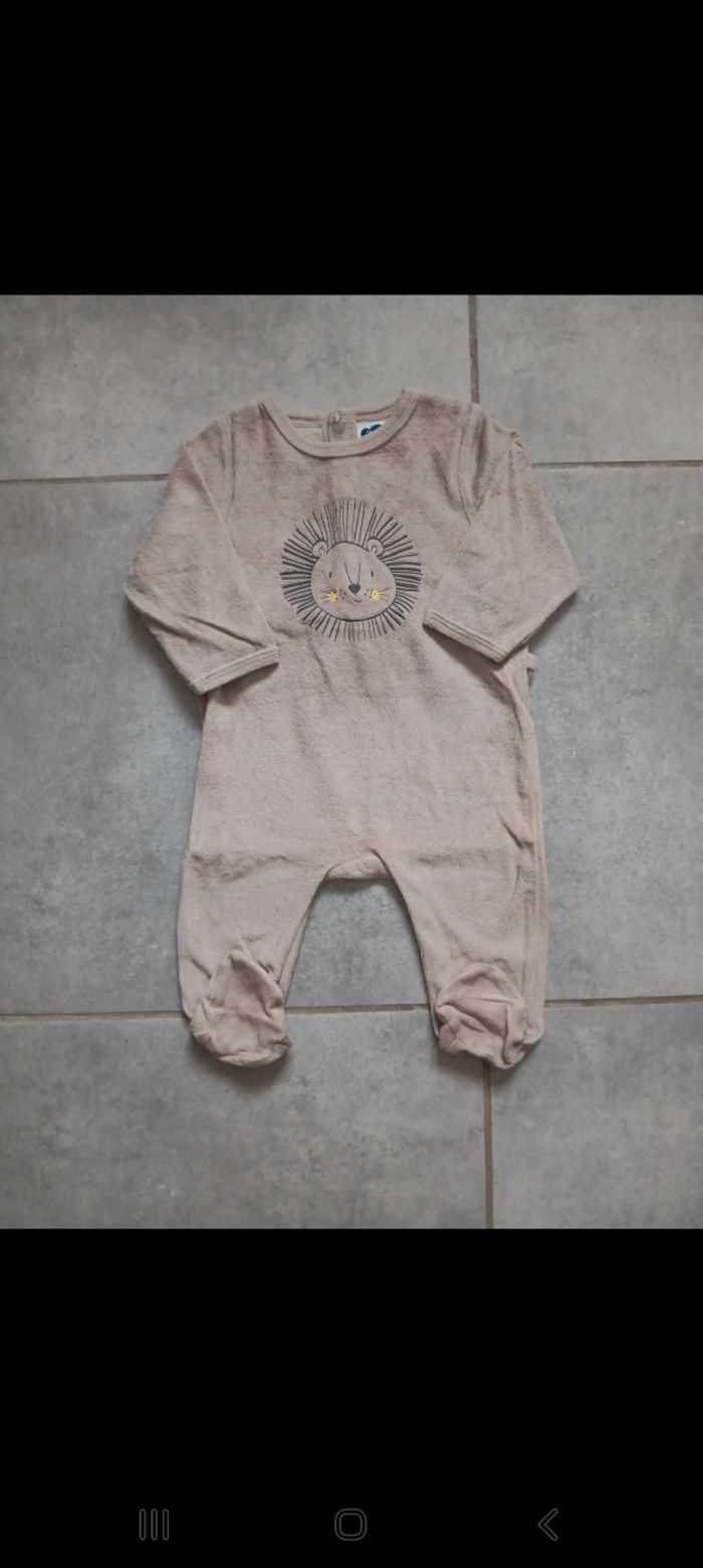 Lot pyjamas hiver 6 mois - photo numéro 2