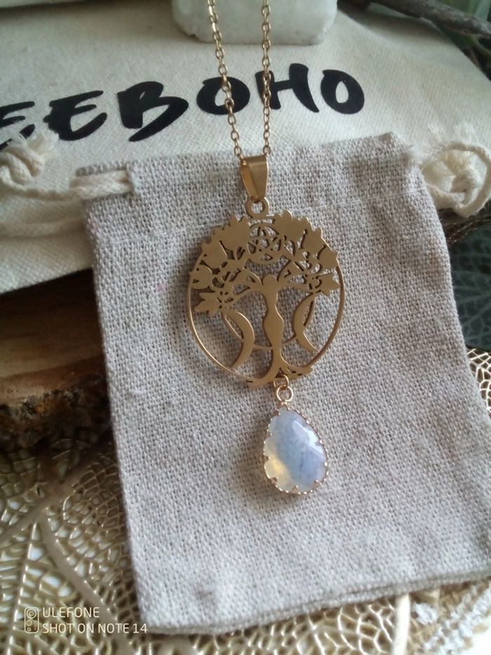 Collier médaille féminin sacrée et pierre opaline - photo numéro 2