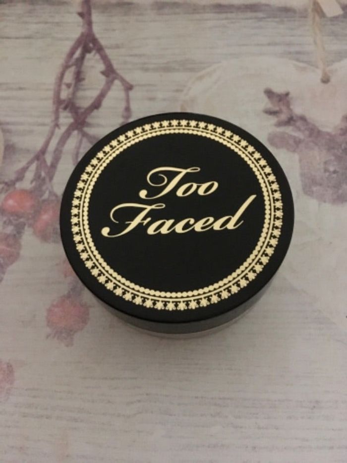 Poudre Born This Way translucide Too Faced neuve