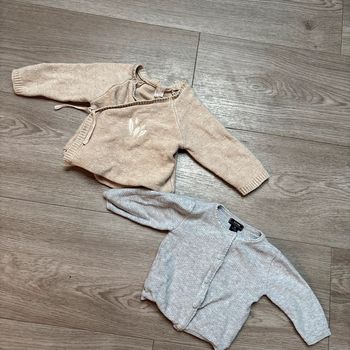 Lot de 2 gilets 1 mois