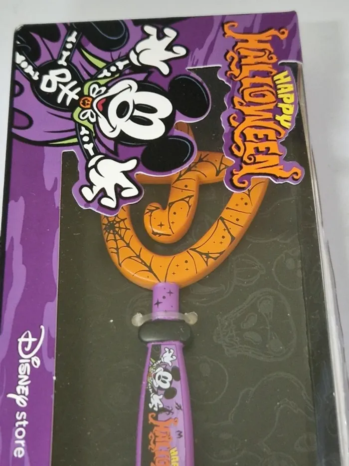 D285- Disney Store, Mickey and Minnie Halloween 2024 Key - NEW - photo numéro 4