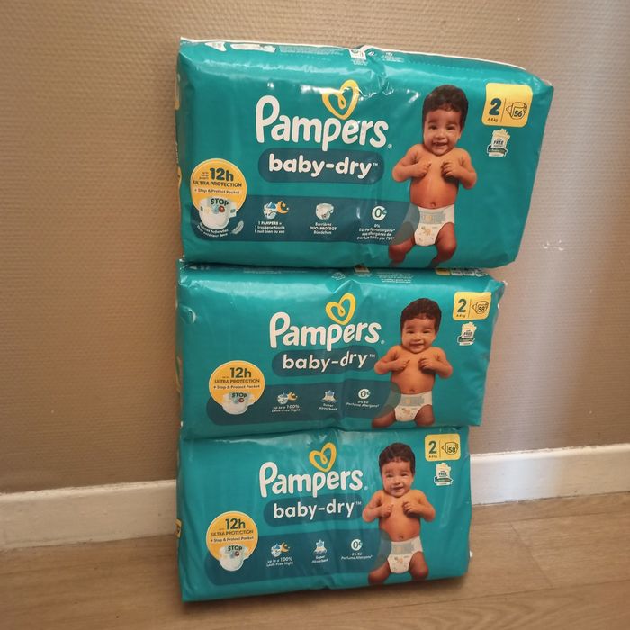 Pampers baby dry taille 2(174 couches)