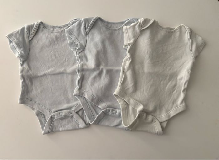 Lot 6 bodys bébé 0/3 mois - photo numéro 4