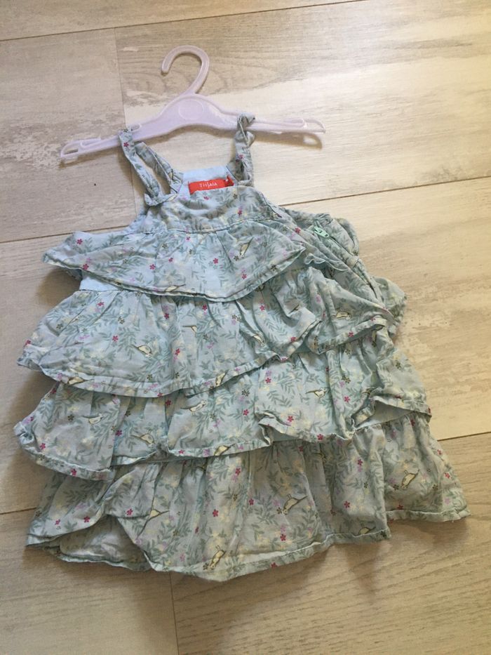 Robe à volants fleuris