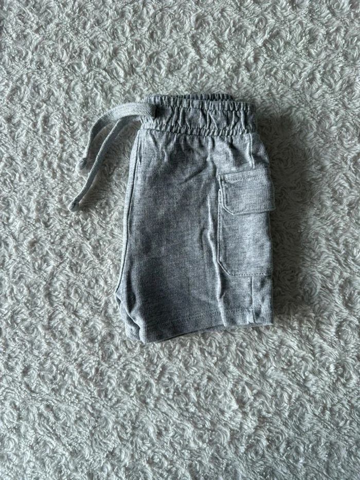 Short T 9 mois - photo numéro 3
