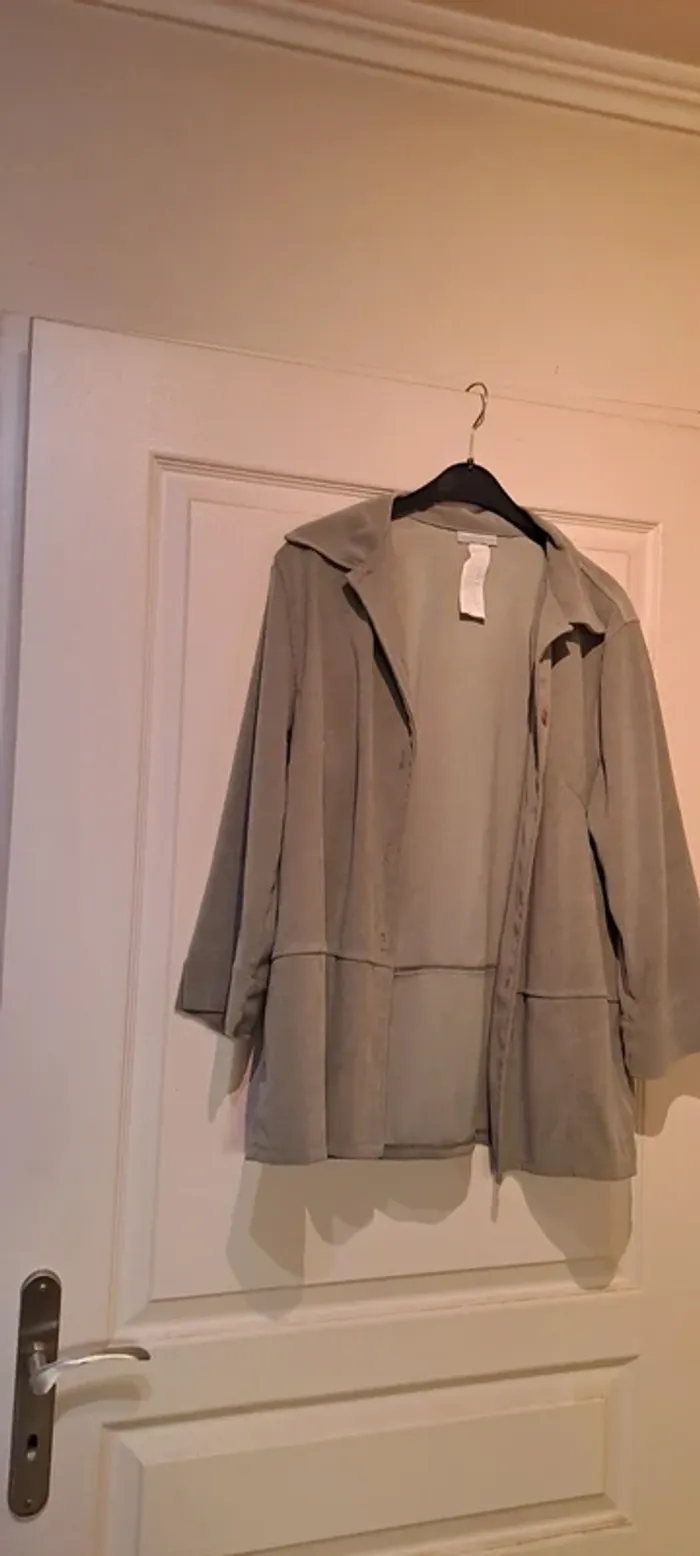 Veste kaki manches longues - Marque Pure&Simple - Taille 38 - Très bon état. - photo numéro 3