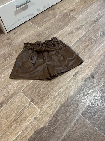 Short en similicuir 8/ 10 ans
