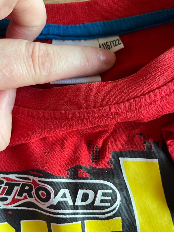 Je vend un tee shirt cars garçon taille 6 ans 116cm a 122cm tres bon état - photo numéro 3