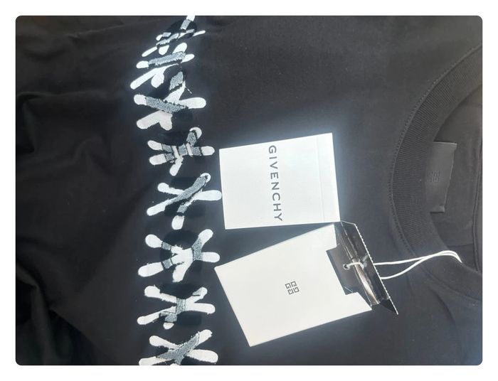 T-shirt Givenchy taille M neuf prix boutique 780€ - photo numéro 10