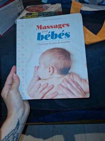 Livre massage bébé