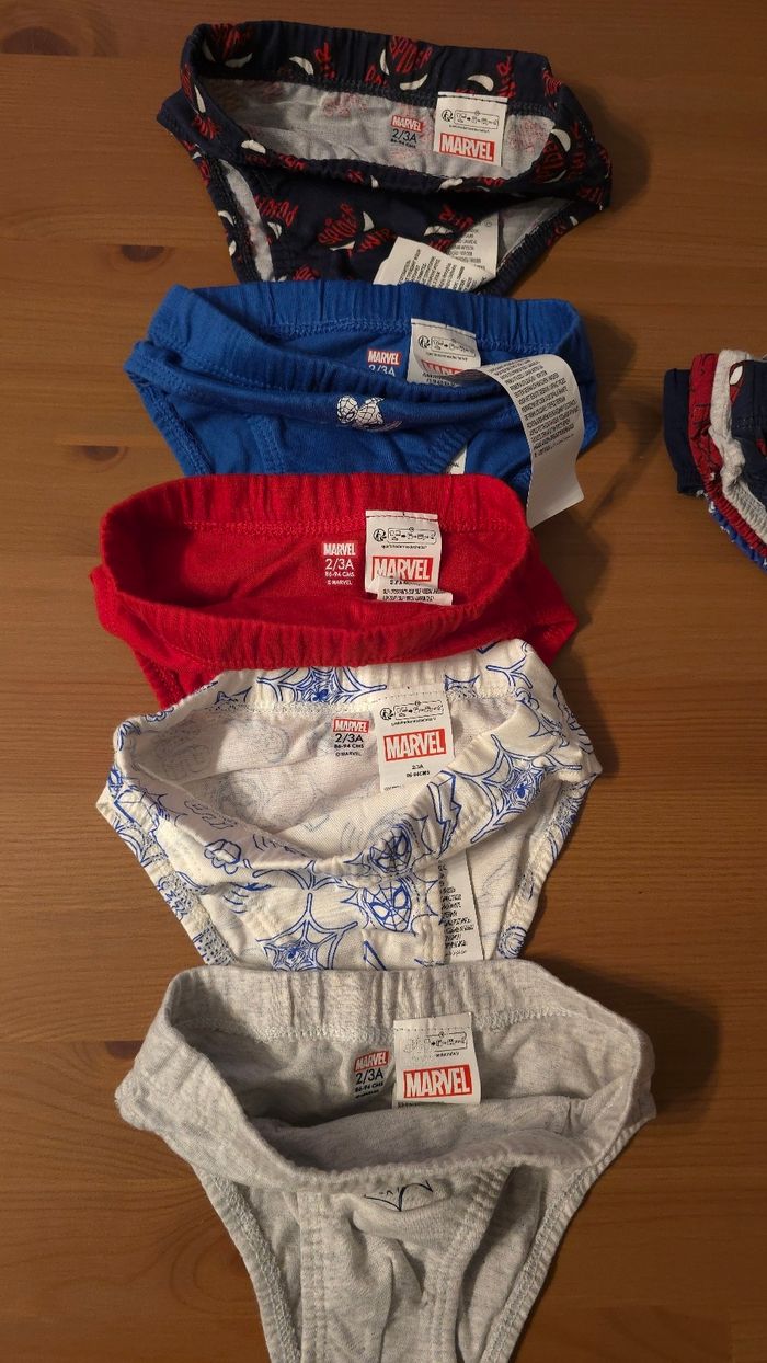 Neufs non portés  Lot maillots de corps 4ans🤩🥰 (taille pour 3ans) et slips marvel  3ans garçon 🤩🥰 - photo numéro 4