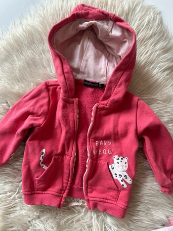 Fille 👧🏻 gilet a capuche rose taille 6 mois