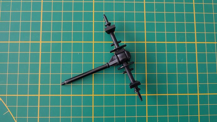 Train arrière pièce détachée miniature jaguar type E 1961 1/18 burago #B38 - photo numéro 2