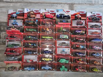 Voitures Cars Disney mattel metal neuves 7.5e piéce ,merci de lire les annonces avant tout contacte 