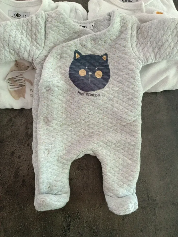 Lot pyjamas naissance - photo numéro 2