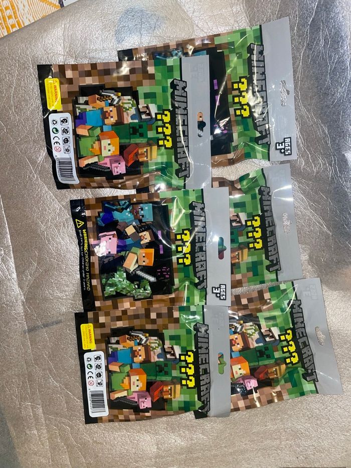 Minecraft figurine