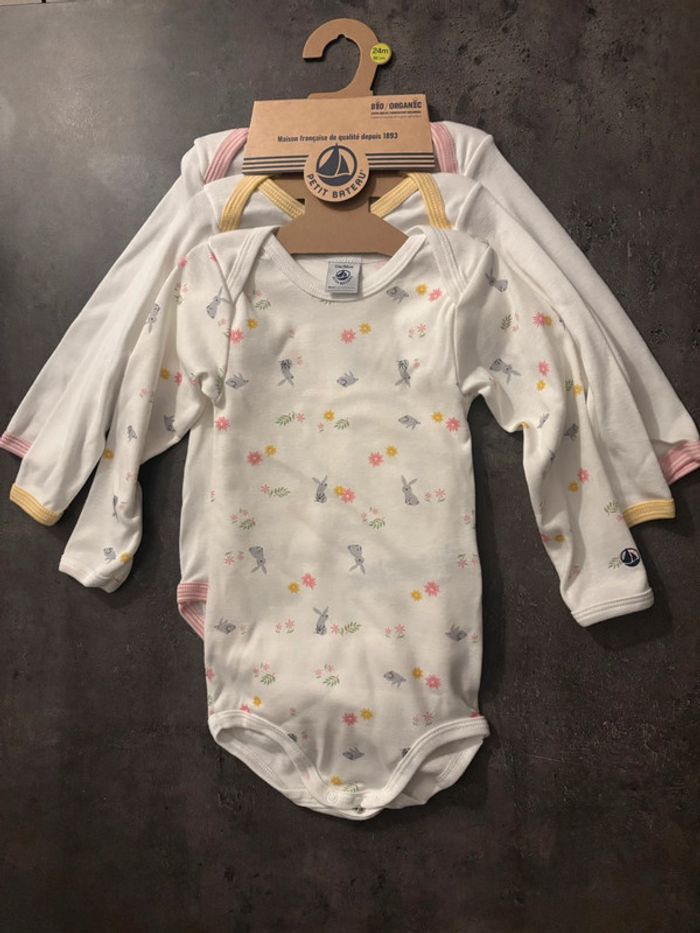 Lot de 3 bodies fille ,petit bateau(24 mois)