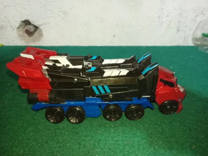 Camion transformers " Optimus Prime " hasbro 2015 - photo numéro 6