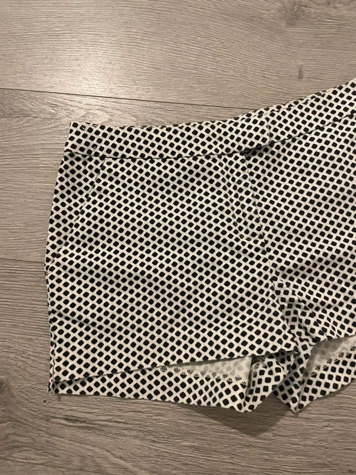 Short H&M T34 – imprimé noir et blanc, chic et décontracté - photo numéro 3
