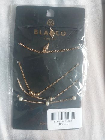 Bracelets et colliers 5 en tout