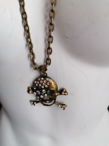 Collier tête de mort neuf