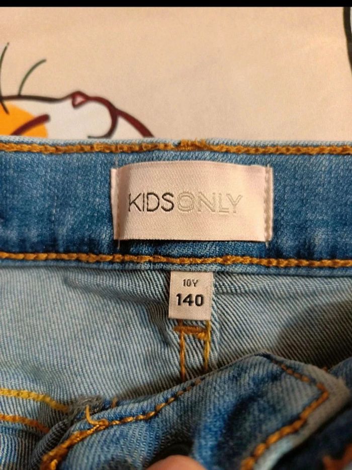 Short jean 10 ans très bon état - photo numéro 4
