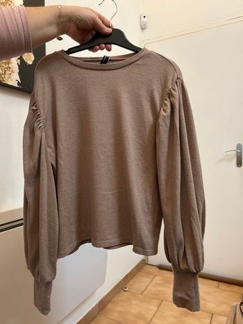Pull beige taille M manches bouffantes 