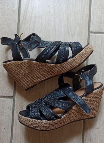 Chaussures sandales compensées noires taille 37