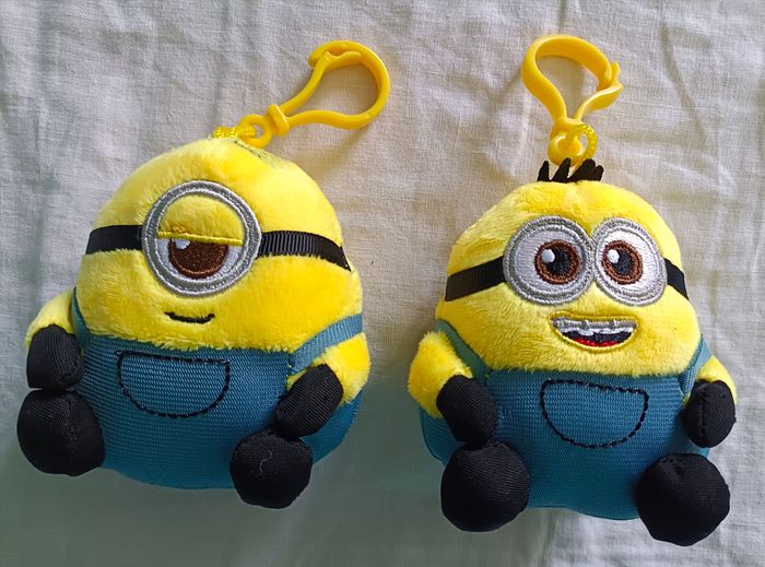 Lot de peluches Baby Shark et Minions - photo numéro 5