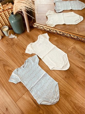 Taille 18 mois lot de 2 bodies d’été manches courtes garçon Petit Bateau blanc et bleu clair 💙