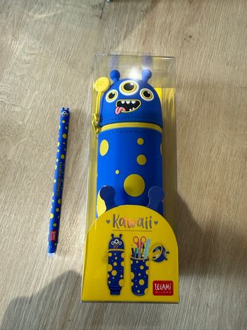 Lot monstre stylo et trousse legami