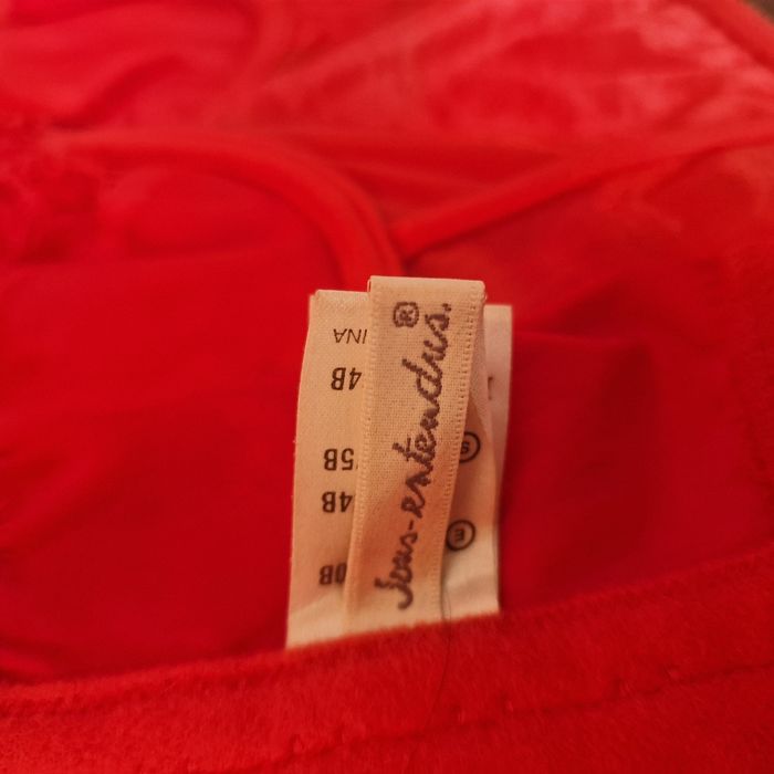 Soutien gorge rouge - photo numéro 3