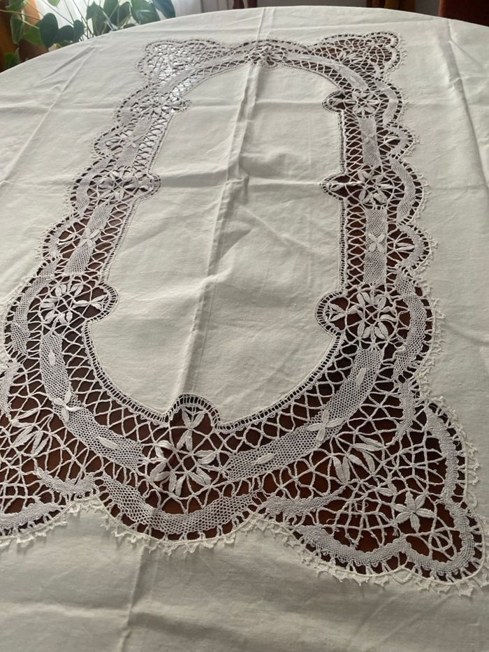 Nappe blanche ancienne avec dentelle - photo numéro 3