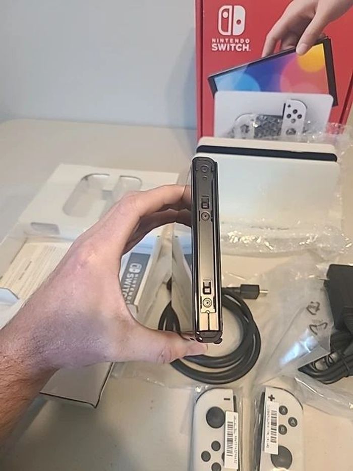 Nintendo Switch 64GB OLED Complete In Box All Original Accessories And Plastics - photo numéro 6