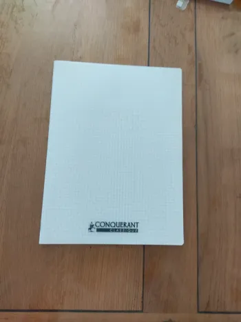 Vend un cahier à petit carreaux