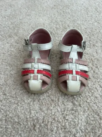 Paire de chaussures vernies de type sandales blanches fille -19 - DPAM